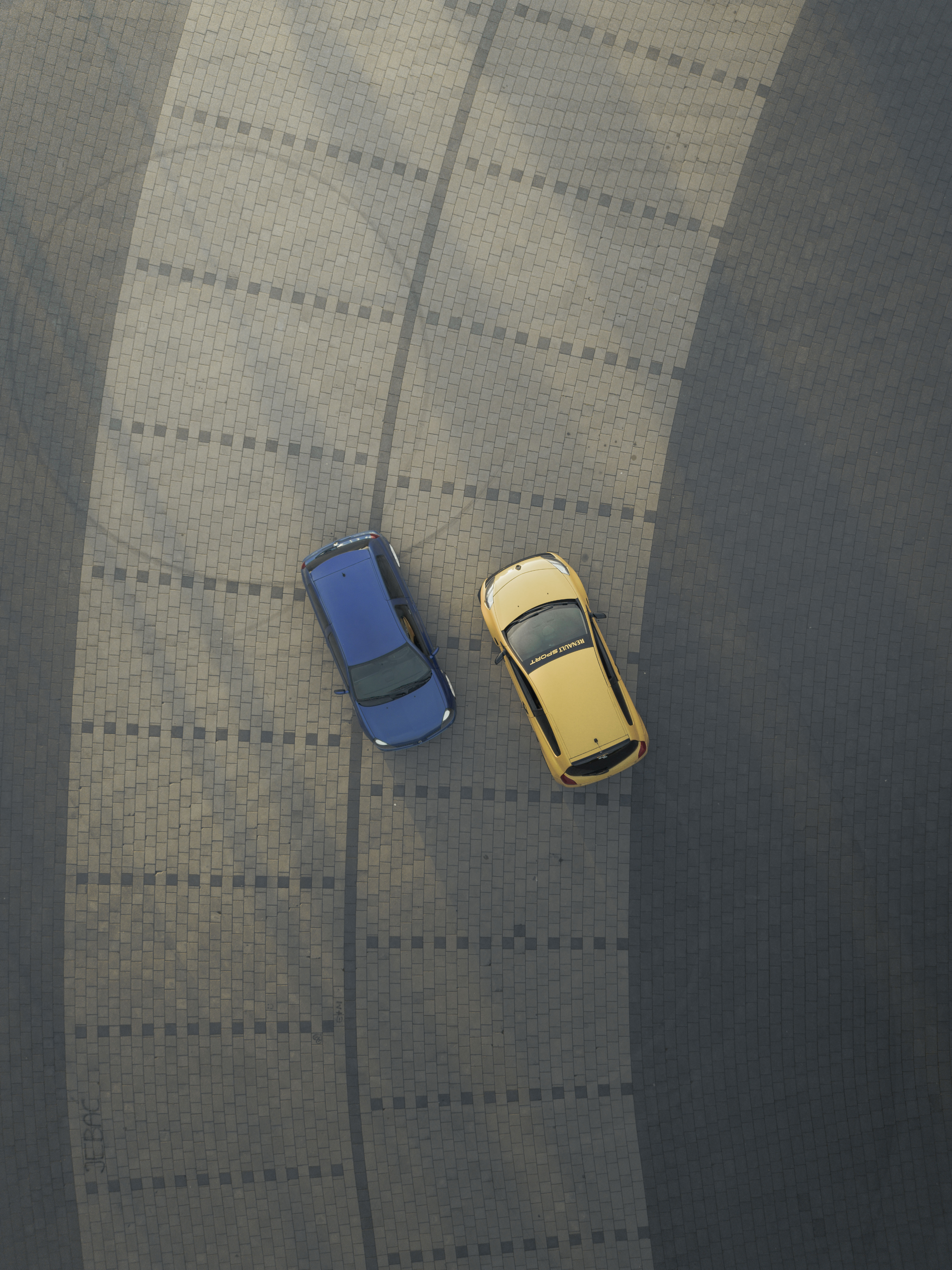 Zdjęcie z drona od góry - samochody