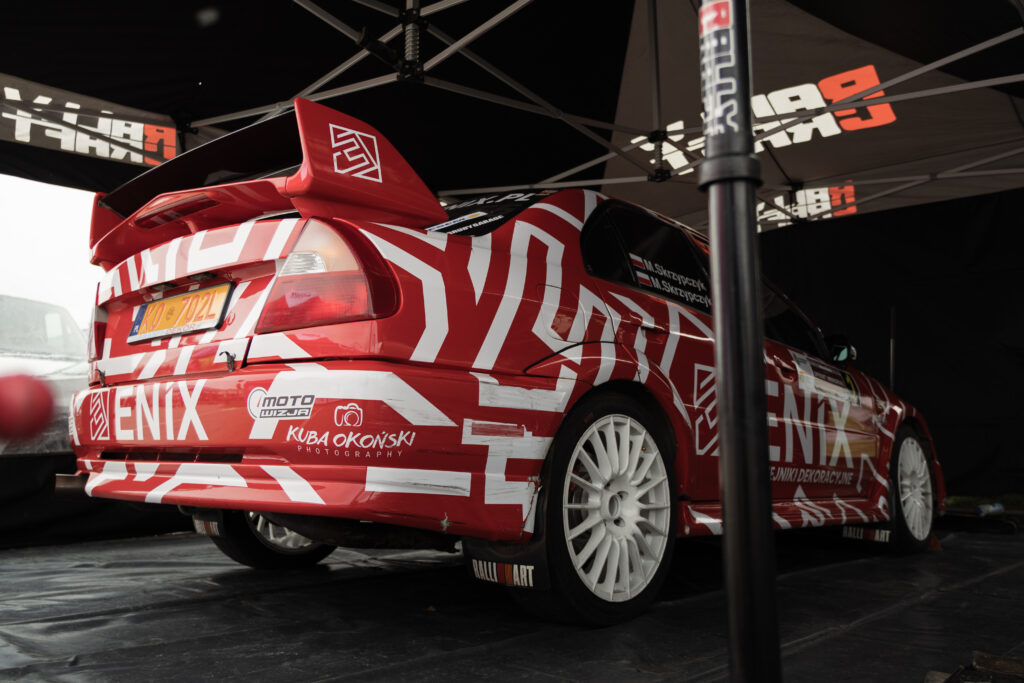 Czerwony samochód WRC, Skawina