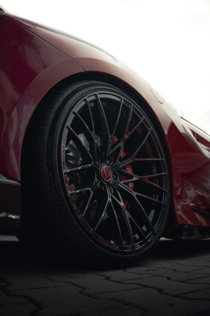 Motoshow Skawina 2024, szczegół z ziemi, ferrari