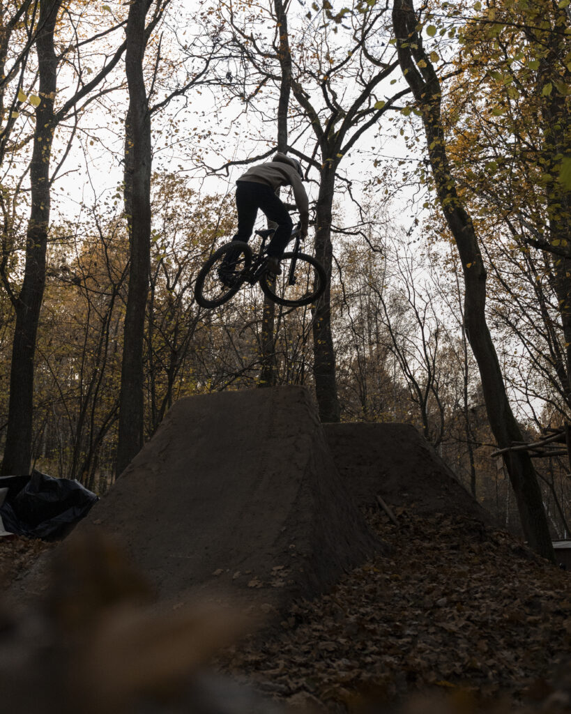 Dirt Jumping, sesja sportowa, las